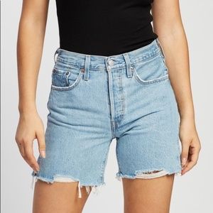 NWT Levis Mid Thigh Shorts- Luxor Capital NWT